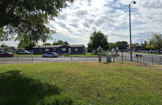 Charming 3-bedroom, 1-bathroom home located in the vibrant community of Pasco, WA.