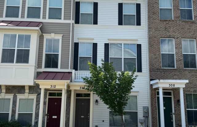 310 WHITE OAK Way
