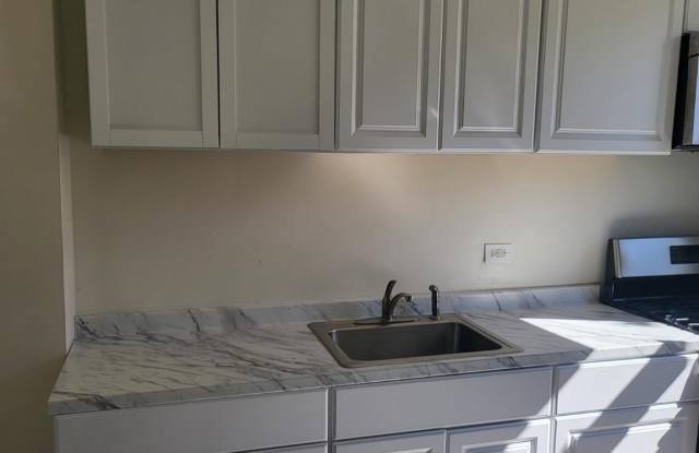 2427 E LANVALE Street