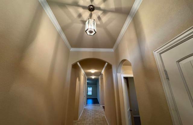 4 bedroom 2 bath 3 car garage house for rent in Killeen