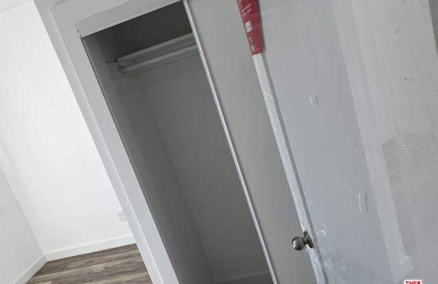 1411 S Burlington Ave