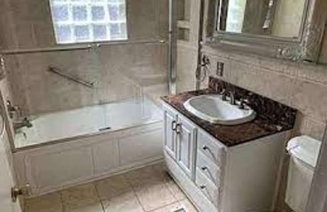 Beautiful 3 bedroom 3 bath Home with/Study