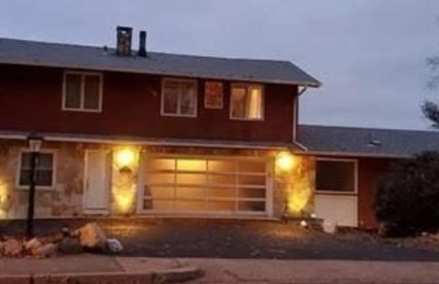 1082 Greenwich Avenue