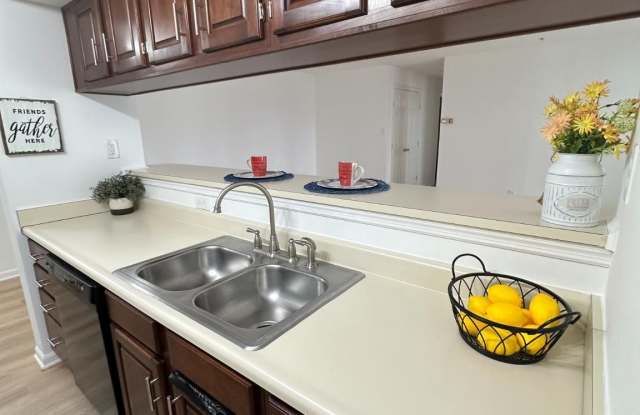 1002 JESSICAS Court unit: F