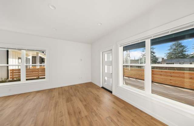 3 Bed 2 Bath - A/C Mini-split - Fabulous Floor Plan - Garage