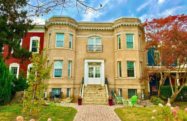 Charming Capitol Hill 1 Bedroom in Eastern Market w/Private Patio. photos photos