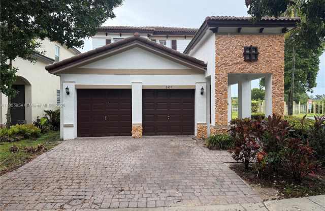 Photo of 2479 NE 4th St