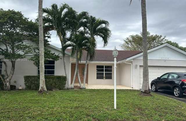 9724 SW 114th Ct - 9724 Southwest 114th Court, Kendall, FL 33176