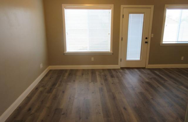 ** Move-in Discount** 3 Bedroom - 2.5 bathroom - in the heart of Cedar City!