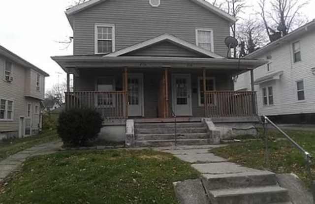 216-218 West Parkwood Drive