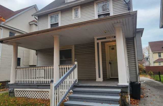 Charming 3-Bedroom Property in Prime Location