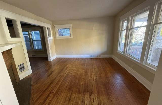 76 Vernon Place unit: Lower