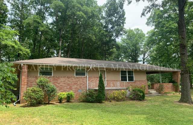 1132 Maple Dr. NW