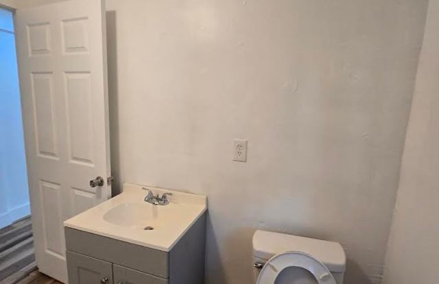 Photo of Spacious One Bedroom Duplex located near South Sherman and English Ave