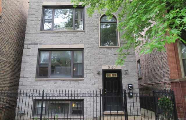 Photo of 845 North Hoyne Avenue