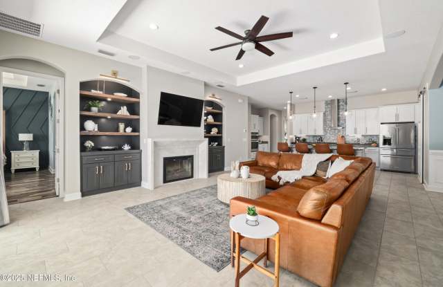 318 WINDWALKER Drive