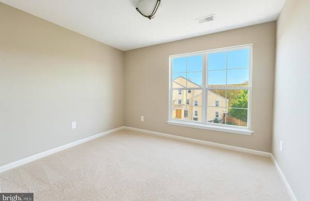 44180 SHADY GLEN Terrace