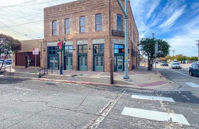 100 W Corsicana Street