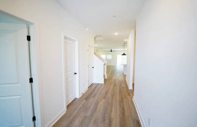 136 Kingswood Cir, Bloomingdale