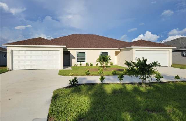 3301 SW 15th Place