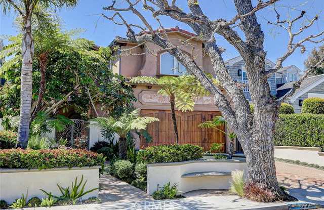 3005 North Poinsettia Avenue