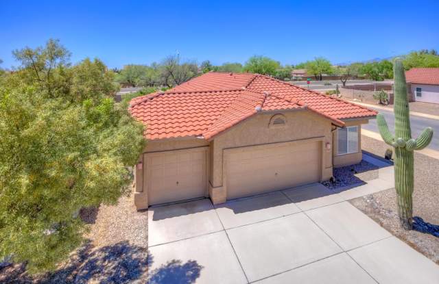 3 Bedroom Home with 3-Car Garage in Rita Ranch - 7762 South Trumpet Vine Avenue, Tucson, AZ 85747