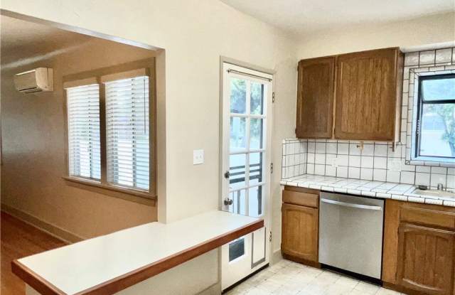 3601 Cerritos Avenue