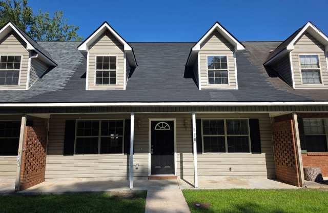Newly Renovated Townhome in Towne Park Villas