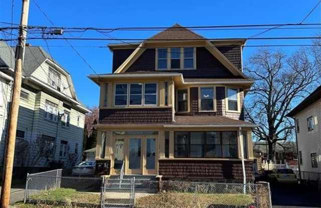 142 Kent Avenue