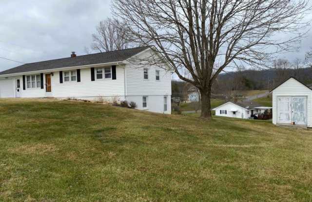 5946 Centennial Rd - 5946 Centennial Road, Montgomery County, VA 24060