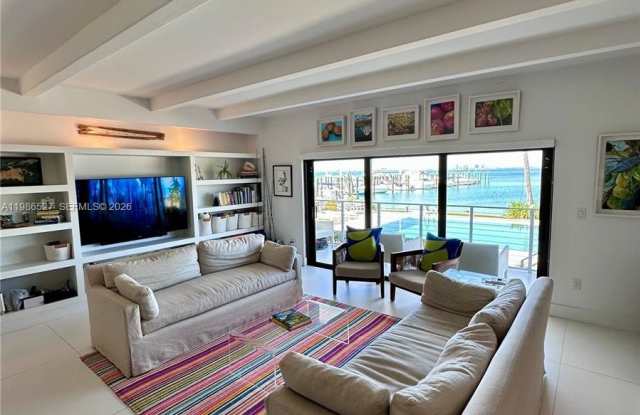 166 HARBOR DR