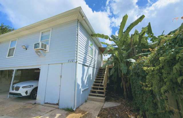 512 Crescent Boulevard