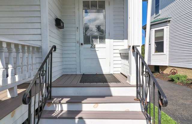 28 Manning Boulevard unit: 2