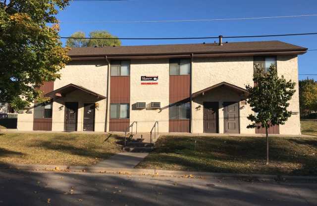 Main Floor Studio in St. Paul - Great Location