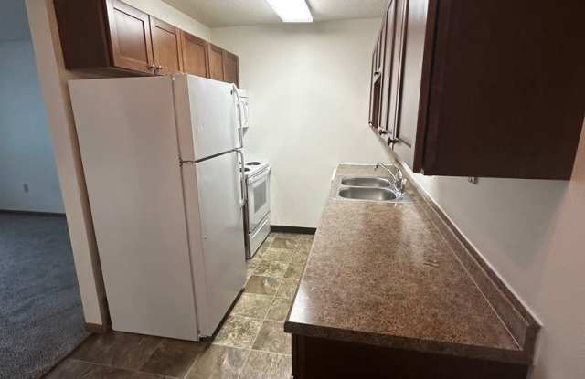 *** 1 Month Free with 13 Month Lease*** Great location right off of 13th Ave in Fargo, ND photos photos