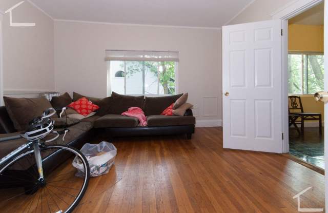 Very nice Brookline 5 Bed 2 bath!!