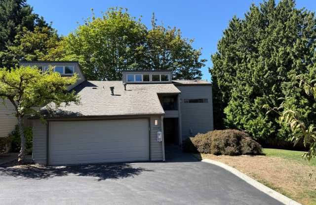 Beautifully Updated Spacious Townhome!