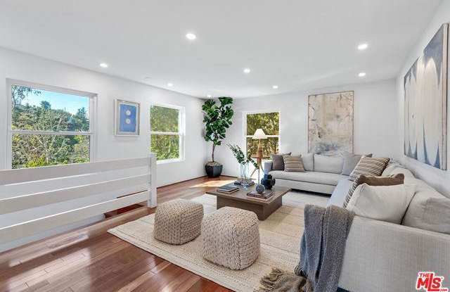 615 North Saltair Avenue