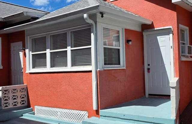 1 Bedroom / 1 Bath Apartment * HALF OFF 1ST MONTH'S RENT WITH 13 MONTH LEASE *