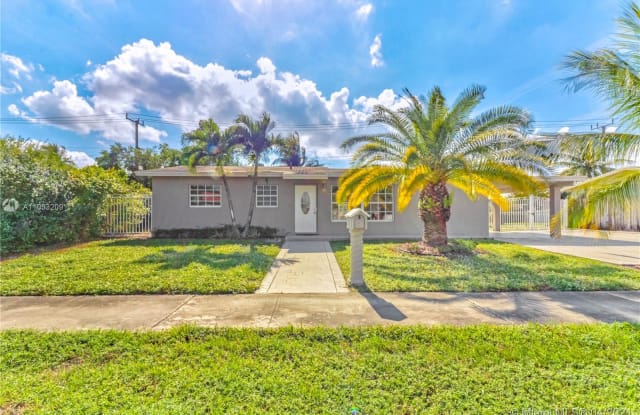 7838 NW 171st St - 7838 NW 171st St, Palm Springs North, FL 33015