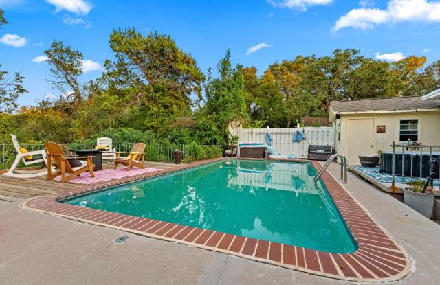 2509 Wooded Acres Drive