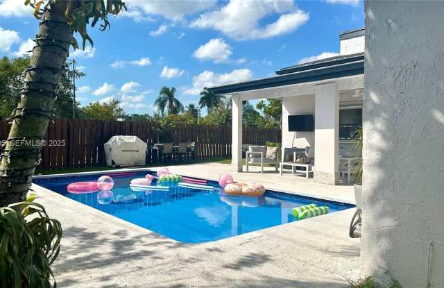 Photo of 528 SW 166th Ter