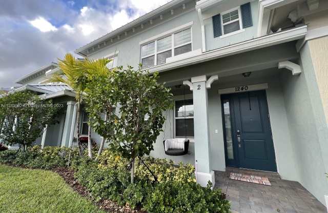 1240 Eucalyptus Dr