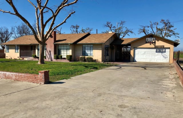 1260 W Poplar Avenue - 1260 West Poplar Avenue, Tulare County, CA 93257