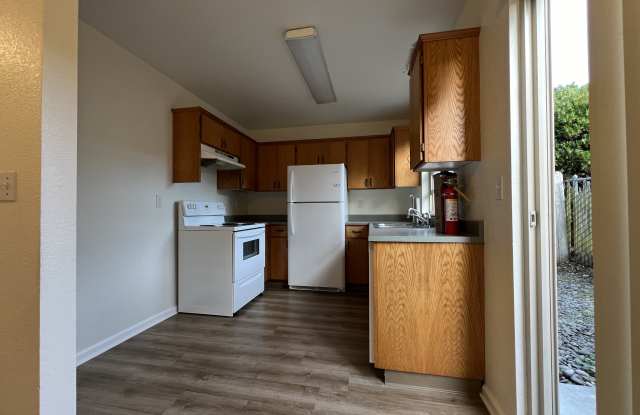 1598 Railroad Ave. - C