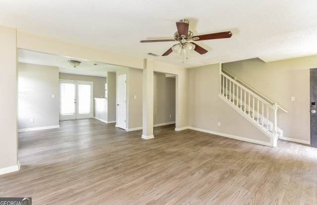 3340 Glen Hollow Drive