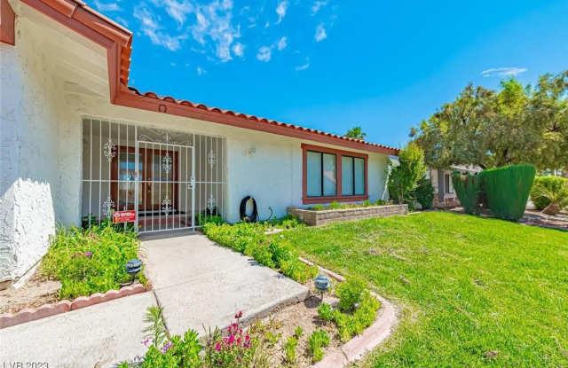2604 La Solana Way