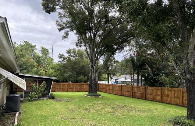 705 Forest Park Way  E