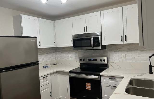 Room in 2 Bedroom Home in Atlanta
