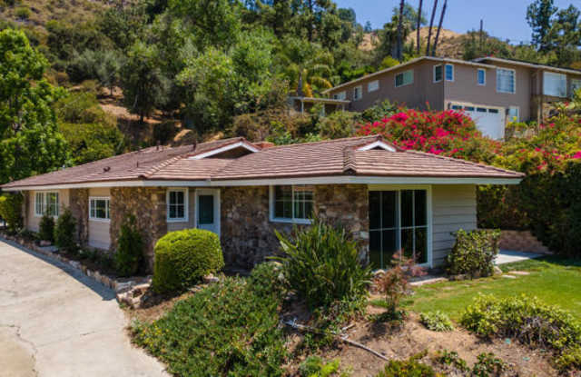 555 Paulette Place